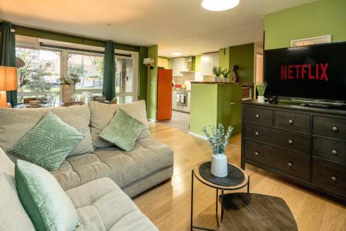 Chaucer Apartment | Last Min Sale Today 30 Percent Off! Stylish Cosy home in London Bridge w Parking&Netflix-GeniusOffer-MobileOffer!