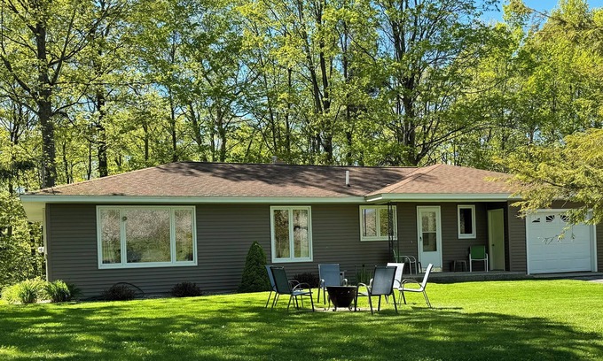 Lake Leelanau House | Last minute discounts at our 2 Bedroom 1.5 bath close to Leland and Suttons Bay