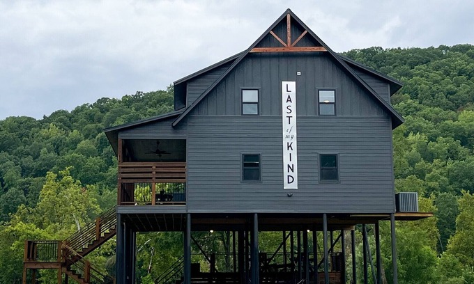 Glenwood Cabin | Last of My Kind—NEW modern cabin on the Caddo River and 30 min from Camp Ozark!