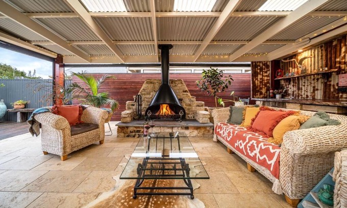 McLaren Vale House | Laurant's Cottage ~ McLaren Vale entertainer