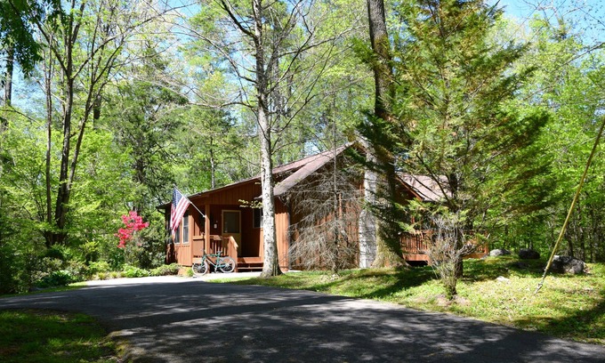 Townsend Cabin | Laurel Mist, A Family Sized Nature Lovers Retreat!