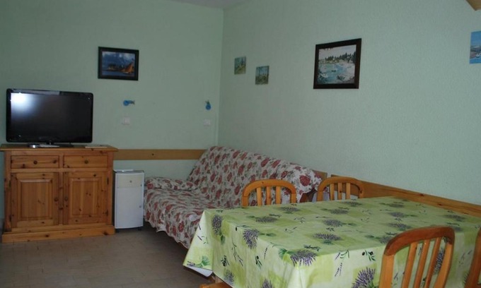 Le Lavandou Apartment | Lavandou, T2 Cabine 4 pers, à 10 m plage, parking privé, tennis, jardin - FR-1-803-68