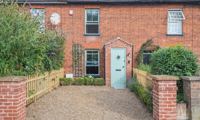 Horstead Cottage | Lavender Cottage is a luxurious cottage to indulge, delight and enjoy.