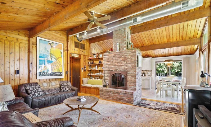 East Marion House | Lavender Field Retreat Nearby the Beach & Farms