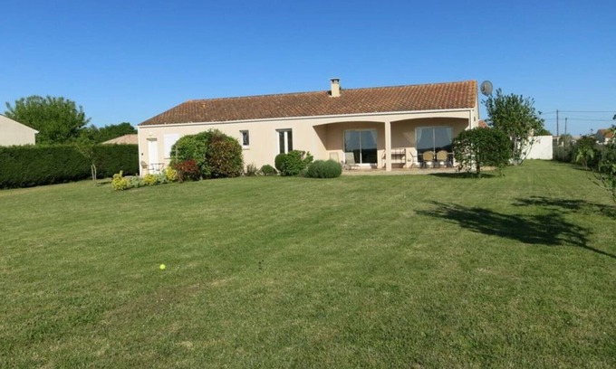 Etaules House | Lavender Lodge, sleeps up to 6 people,