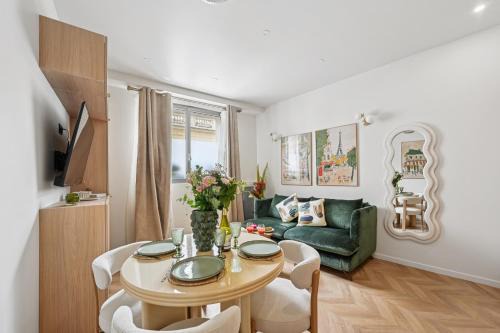 Saint-Thomas-d'Aquin Apartment | Lavie Maison Sauna Hot Tub & AC in 7th