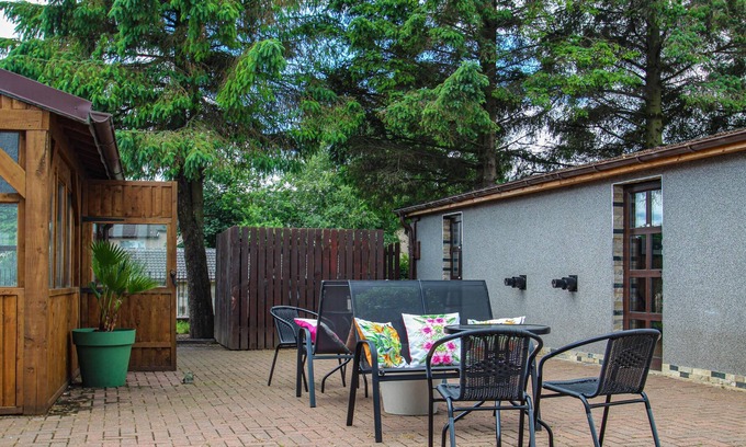 Lanark Apartment | Lavish 2 bed sleeps 5 near Lanark