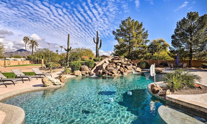Cactus Acres House | Lavish Estate w/Sports Court & Home Theater!