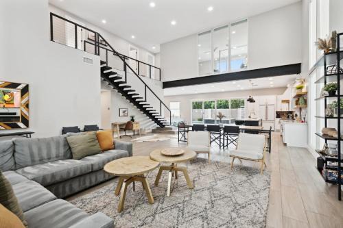 Southwest Village House | Lavish Luxuries in Old Town