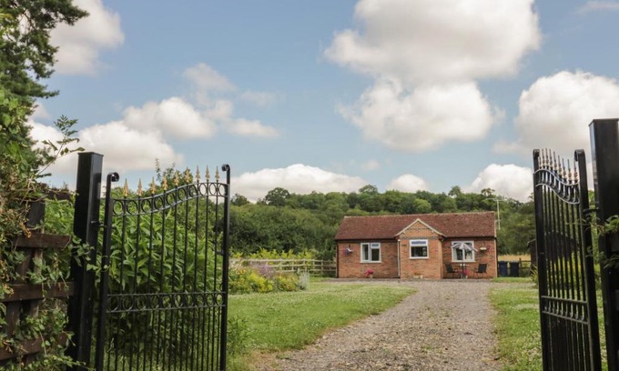 Ashleworth House | Lawn Lodge