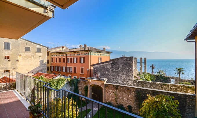 Gargnano Apartment | LAWRENCE'S FORMER MANSION WITH BALCONY AND LAKE VIEW