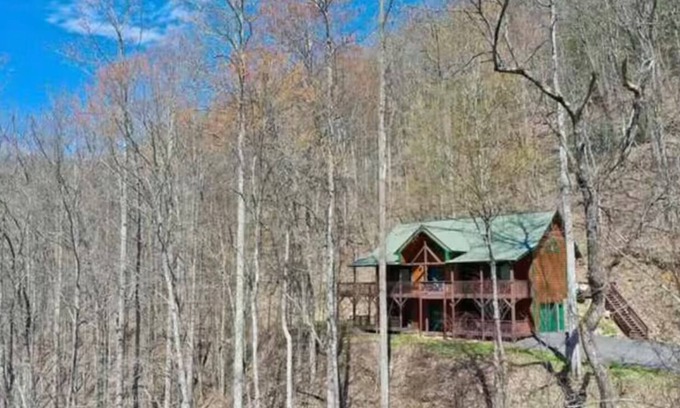 Bryson City House | Lazy Bear located in Long Creek Preserve