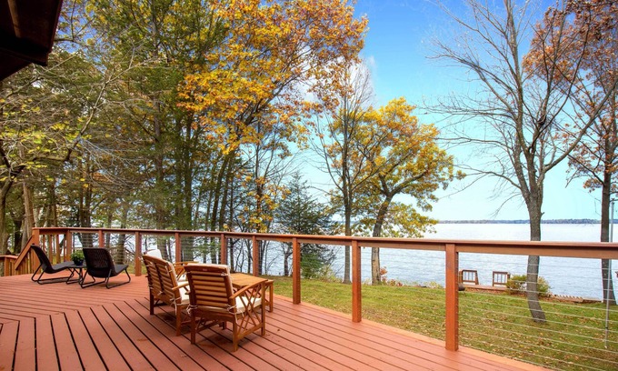 Markesan Cabin | 'Lazy Days Lakehome' w/ Wraparound Deck!