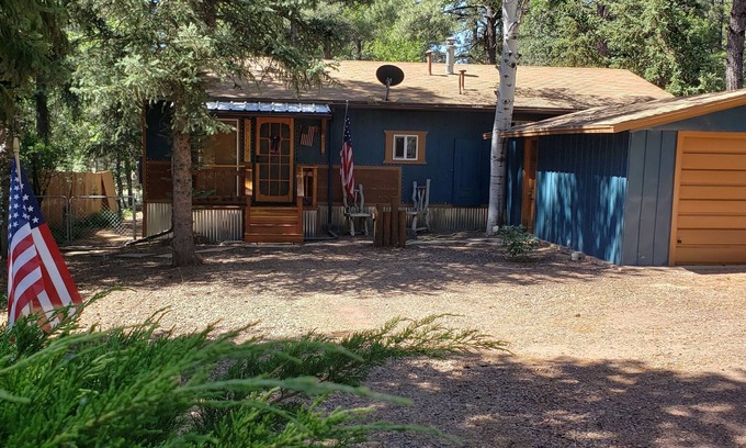 Show Low Cabin | Lazy Double J Aspen Cabin, Backs National Forest! Discount for LAW ENFORCEMENT!n