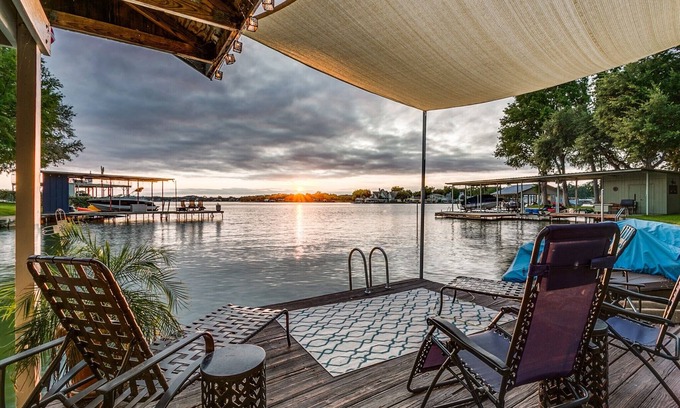 Granite Shoals House | LBJ Lakefront-Private dock, cove, great sunsets! Discount for monthly stays.