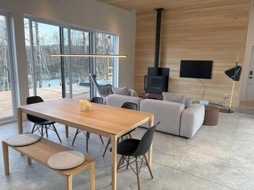 La Conception Ski Chalet | Le Ürban- Chalet avec Terrasse Spa BBQ vue Montagnes-près de Tremblant- nouveau