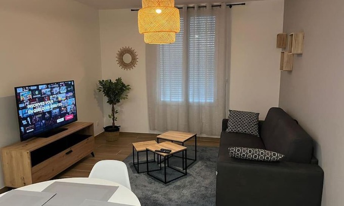 Chalons-en-Champagne Apartment | Le 102 de la gare: appartement neuf et climatisé
