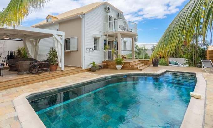 Carosse Villa | Le Badamier Blanc villa familiale 5 étoiles piscine chauffée 13 personnes