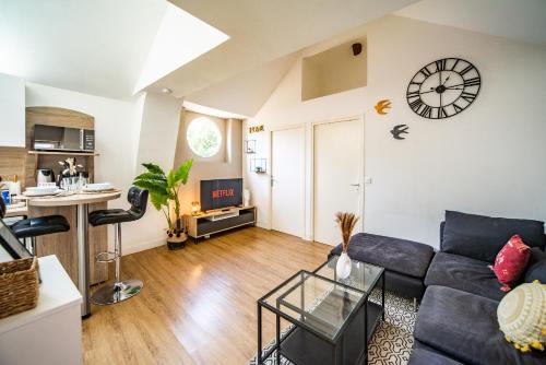 Ballan-Mire Apartment | Le Ballanais - Parking - Netflix