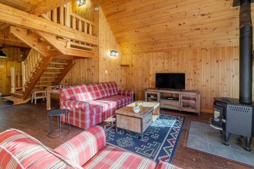 Saint-Philemon House | Le Boise du Midi 66-C