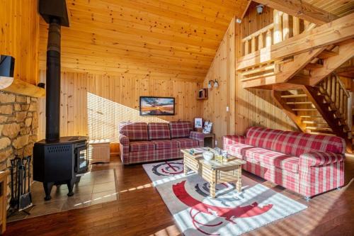 Saint-Philemon House | Le Boise du Midi 66-D