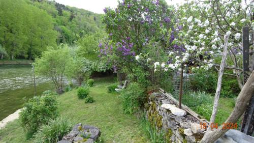 Chenecey-Buillon Apartment | Le Bord de Loue