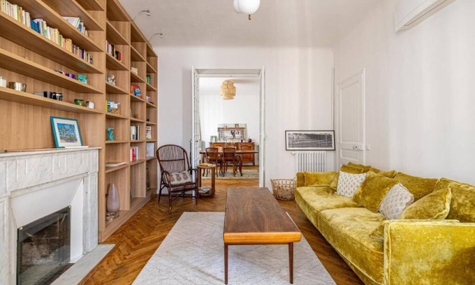 Prado - Republique Apartment | Le Bourgeois avec balcon, idéalement situé