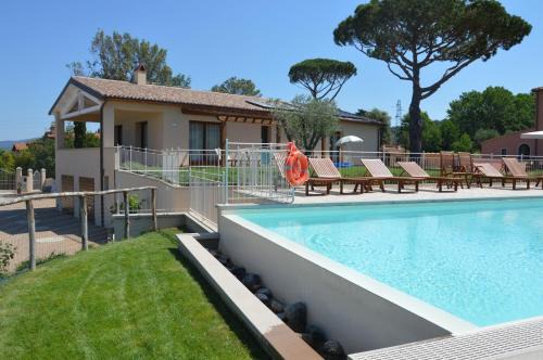 Castagneto Carducci Villa | Le Bozze -Villa Jenny con WI-FI, posto auto, piscina a sfioro a Castagneto Carducci
