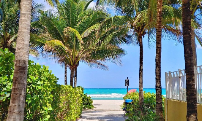 Sunny Isles Beach Condo | LE CARTIER 517