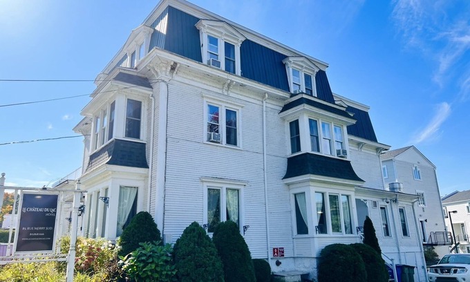 Magog Hotel | Le Chateau du Lac
