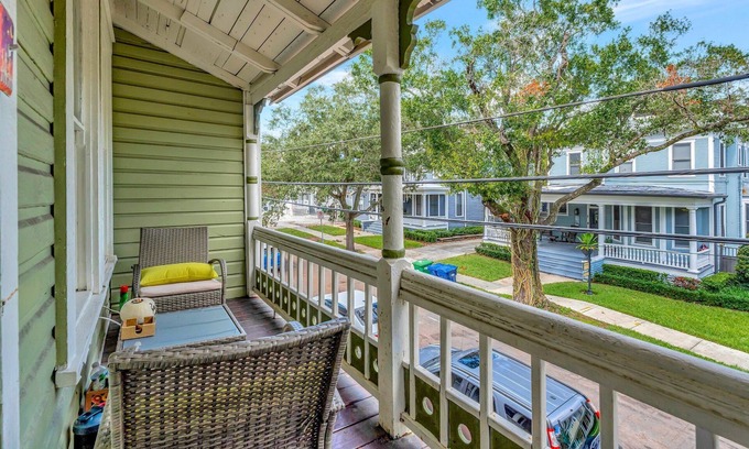 Hyde Park Apartment | Le Chateau on Bayshore