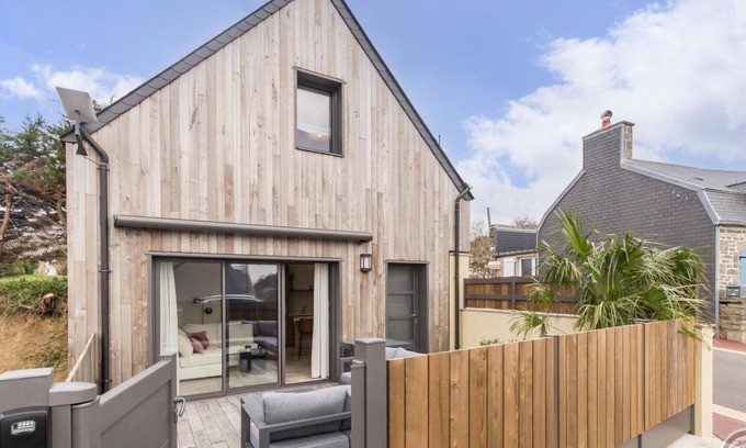 Surtainville Cottage | Le Cocon de Frêne charming house with private terraces