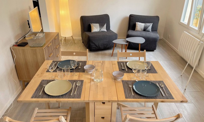 Montreuil Apartment | Le Cocon, magnificent studio, private garden and parking near Paris and Disney