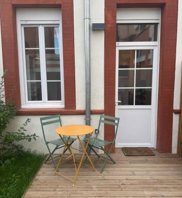 Saint - Michel Apartment | Le Coin Tranquille - metro - tram - parking - center