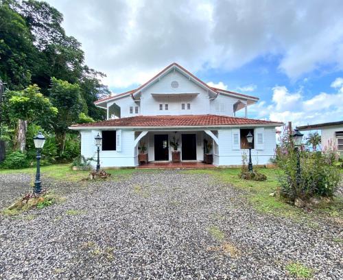 Fort-de-France Villa | le Domaine de la Trace plongez dans le XIXe siècle