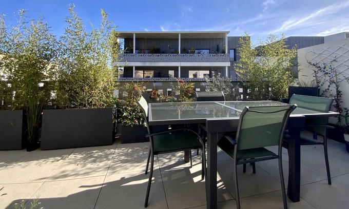 Beaux Arts-Boutonnet Apartment | Le Faubourg St Jaumes- Bright and right in the center