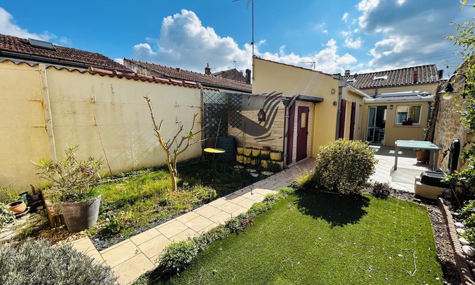 Rochefort House | Le Ferney - Close to downtown and the spa