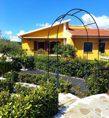 Cossoine Apartment | Le fresie