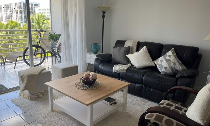 Sunny Isles Beach Condo | Le Frontenac Apt 610. 3 min. away from the Beach! Located in Sunny Isles Beach