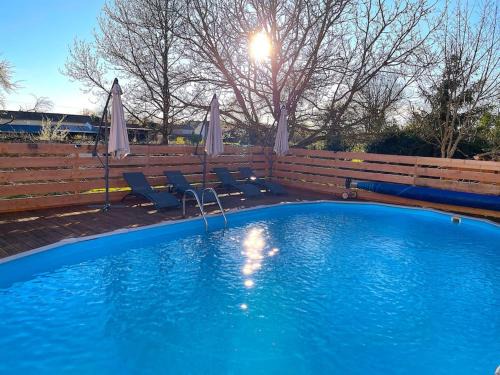 Melleran House | Le Gîte des Jonquilles up to 12 People 6 Bedrooms