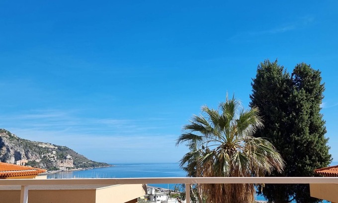Menton Apartment | Le Garavan: Terrasse Sud, Jardin,piscine Privée,500m des Plages par Chemin Privé
