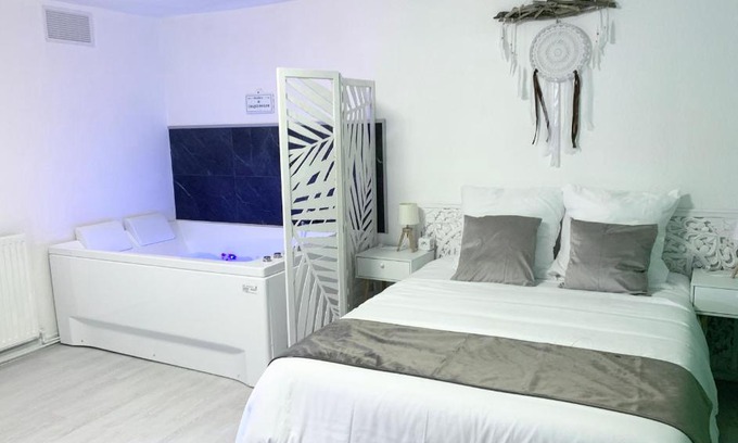 Bel Air - Le Golf - Cote Chaude Apartment | Le Golf Balnéo - Cosy & SPA - Appartement