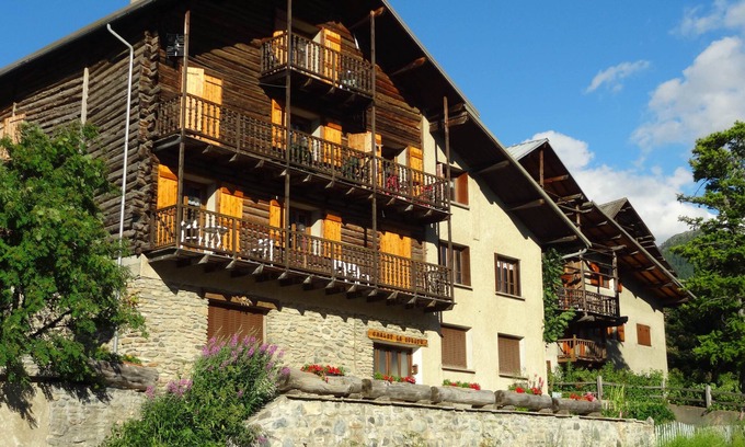Molines-en-Queyras Apartment | Le Grenier" apartment in an old Queyrassin chalet
