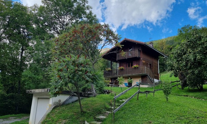 Saint-Jean-de-Sixt Ski Chalet | Le Grenier de Fernand - vue montagne