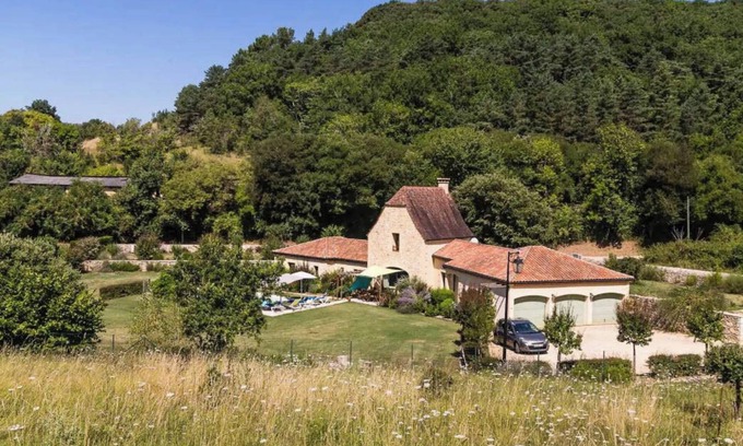 Bezenac Villa | Le Hibou Heureux - Beautiful Villa for 8 With Private Pool and Garden/Parking