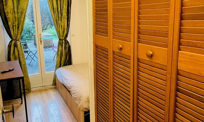 Le Chesnay Apartment | Le Logis du Renard, cosy apartment 10 minutes from the Château de Versailles!