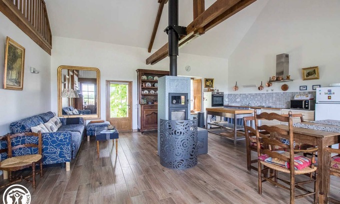 Condat-en-Combraille House | Le Logis de L'abeille Noire