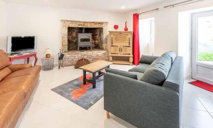Saix House | Le Logis Troglo - Two Bedroom House, Sleeps 7