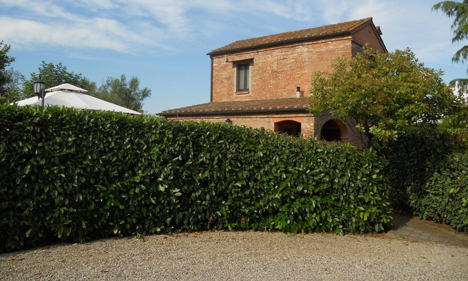 Valiano Apartment | Le Manzinaie - Villa Viole with pool in typical Tuscan farmhouse