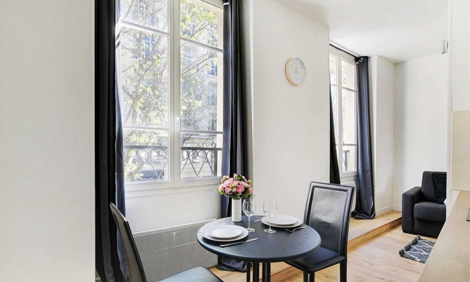 Enfants-Rouges Apartment | Le Marais - Rue de Bretagne